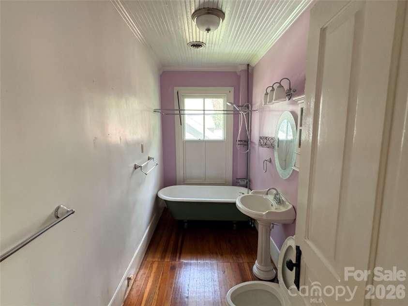 123 York Street, Chester, SC 29706.  MLS# CAR4426101, YatesRealty ID 51671. Bathroom 3