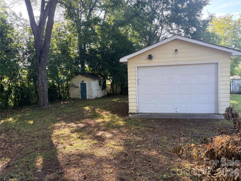 123 York Street, Chester, SC 29706.  MLS# CAR4426101, YatesRealty ID 51671. Garage