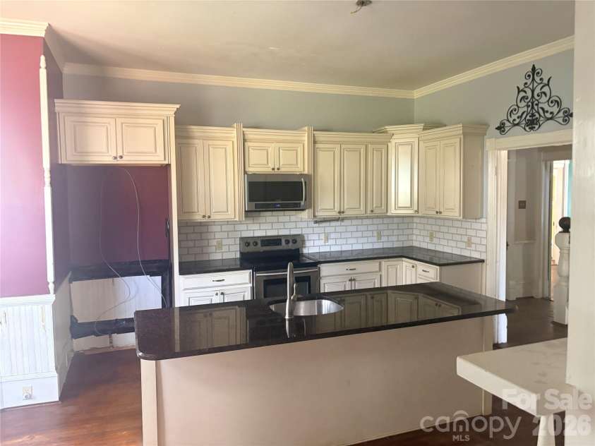 123 York Street, Chester, SC 29706.  MLS# CAR4426101, YatesRealty ID 51671. Kitchen