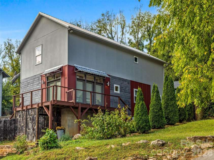 26 Blalock Avenue, Asheville, NC 28803.  MLS# CAR4425390, YatesRealty ID 51672. 