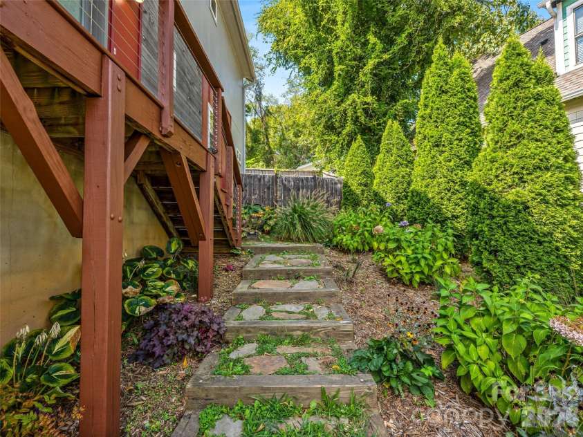 26 Blalock Avenue, Asheville, NC 28803.  MLS# CAR4425390, YatesRealty ID 51672. 