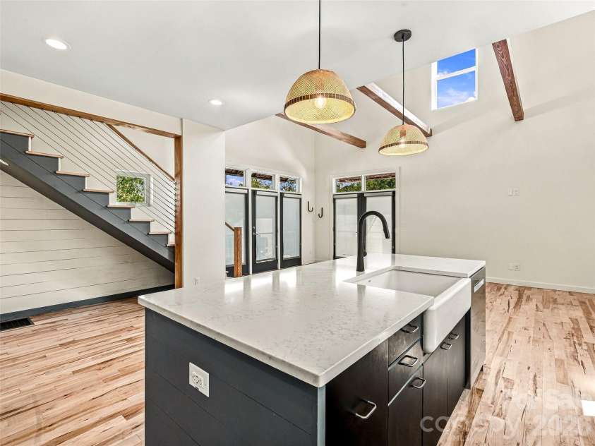 26 Blalock Avenue, Asheville, NC 28803.  MLS# CAR4425390, YatesRealty ID 51672. 