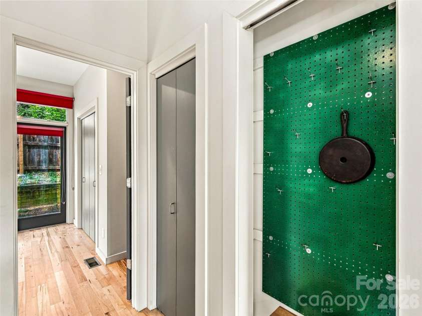 26 Blalock Avenue, Asheville, NC 28803.  MLS# CAR4425390, YatesRealty ID 51672. 