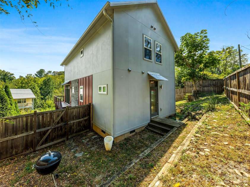 26 Blalock Avenue, Asheville, NC 28803.  MLS# CAR4425390, YatesRealty ID 51672. 