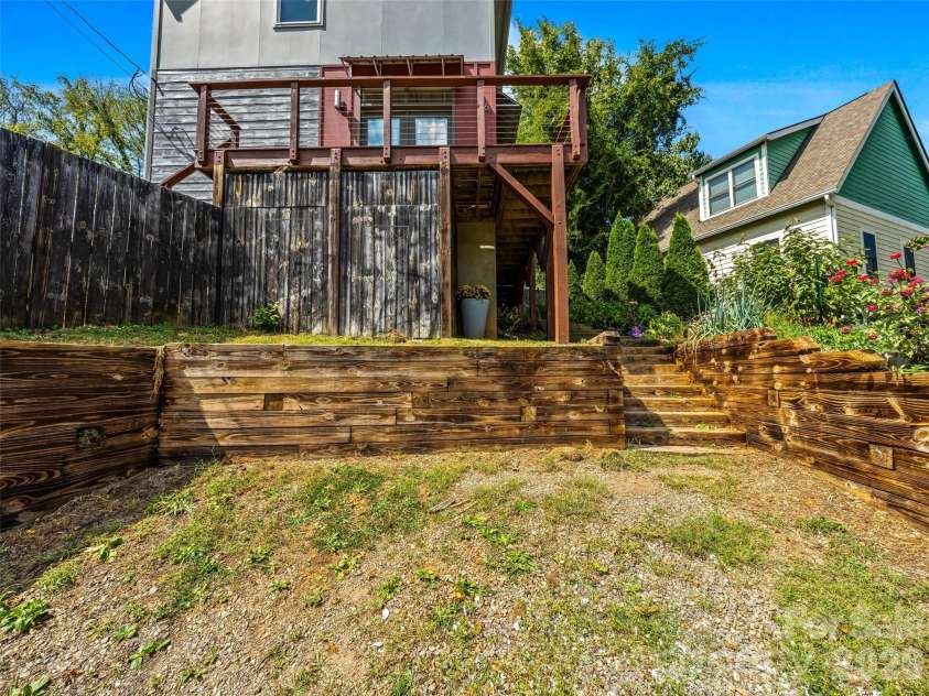 26 Blalock Avenue, Asheville, NC 28803.  MLS# CAR4425390, YatesRealty ID 51672. 