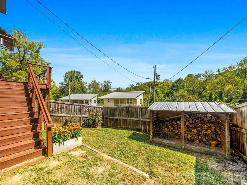 26 Blalock Avenue, Asheville, NC 28803.  MLS# CAR4425390, YatesRealty ID 51672. 