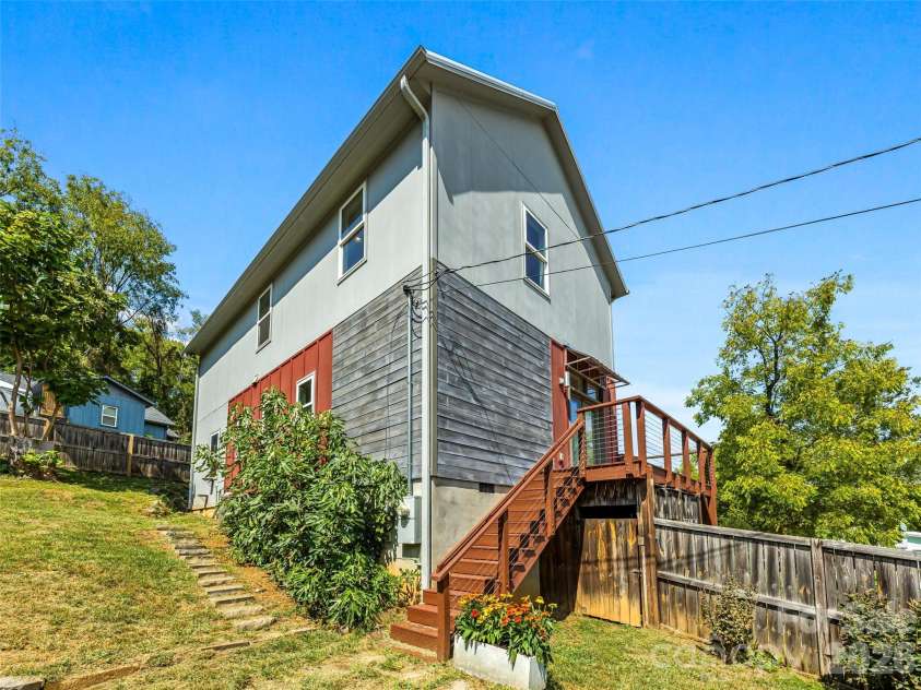 26 Blalock Avenue, Asheville, NC 28803.  MLS# CAR4425390, YatesRealty ID 51672. 