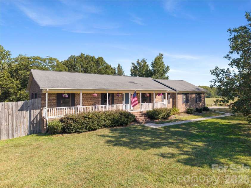 131 Patrick Road, Gastonia, NC 28056.  MLS# CAR4425911, YatesRealty ID 51673. 