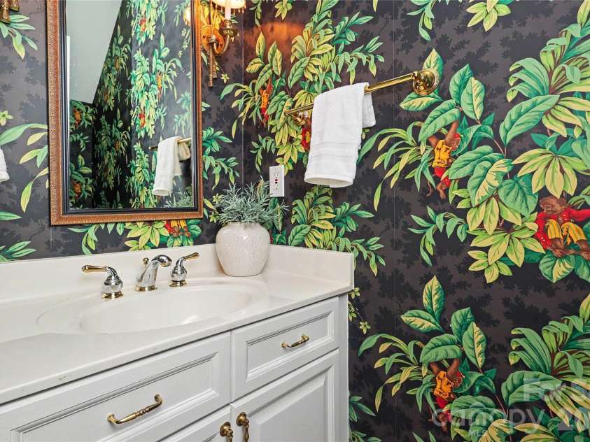 9150 Bonnie Briar Circle, Charlotte, NC 28277.  MLS# CAR4424518, YatesRealty ID 51674. 