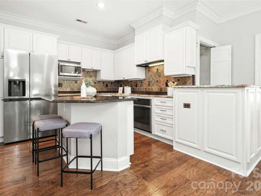 9150 Bonnie Briar Circle, Charlotte, NC 28277.  MLS# CAR4424518, YatesRealty ID 51674. 