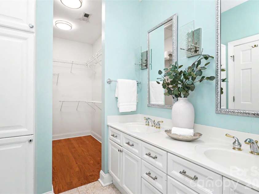 9150 Bonnie Briar Circle, Charlotte, NC 28277.  MLS# CAR4424518, YatesRealty ID 51674. 