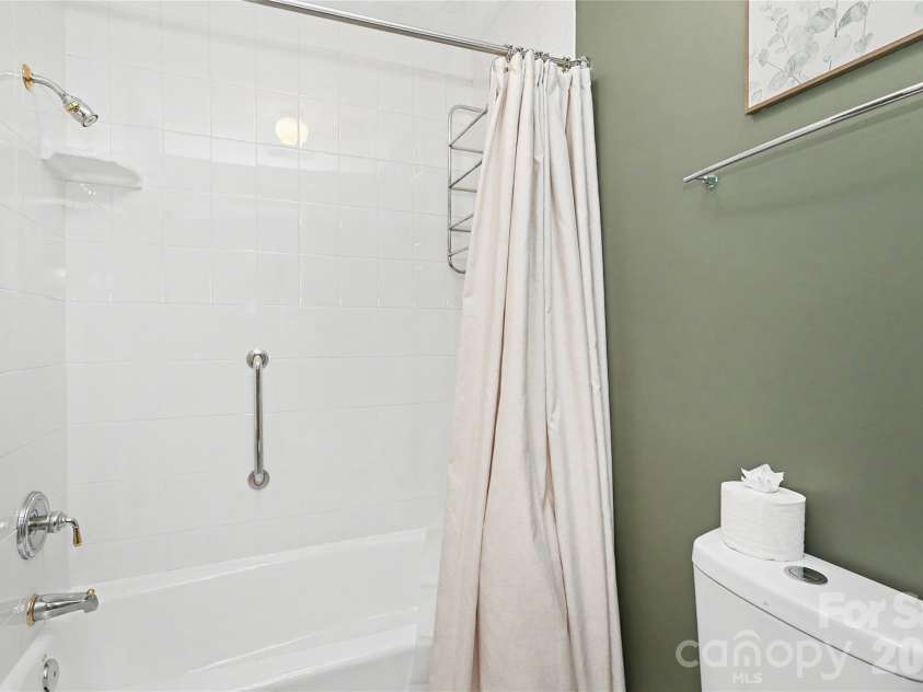 9150 Bonnie Briar Circle, Charlotte, NC 28277.  MLS# CAR4424518, YatesRealty ID 51674. 