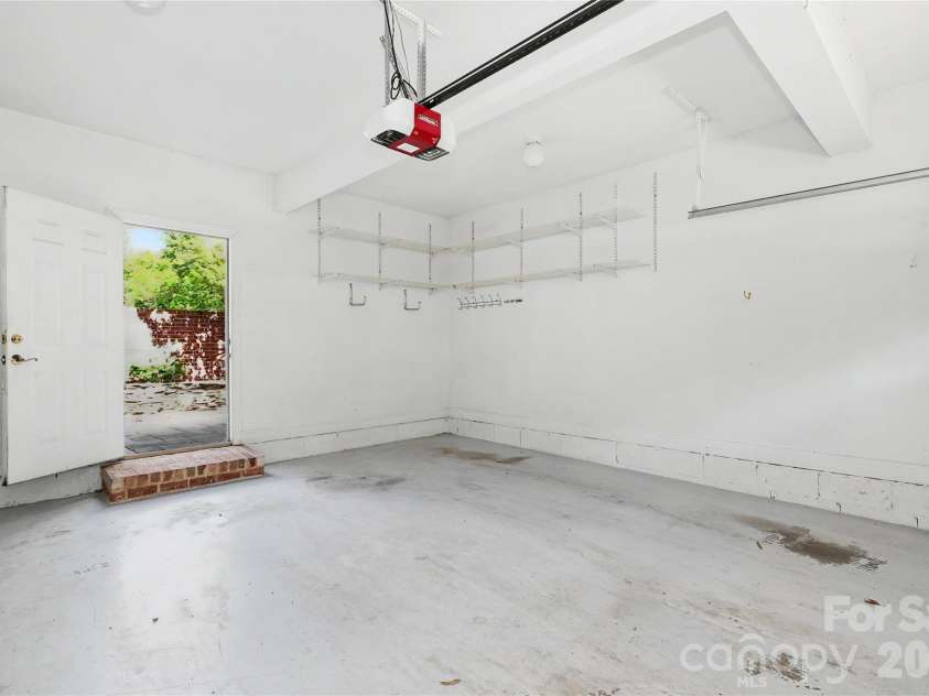 9150 Bonnie Briar Circle, Charlotte, NC 28277.  MLS# CAR4424518, YatesRealty ID 51674. 