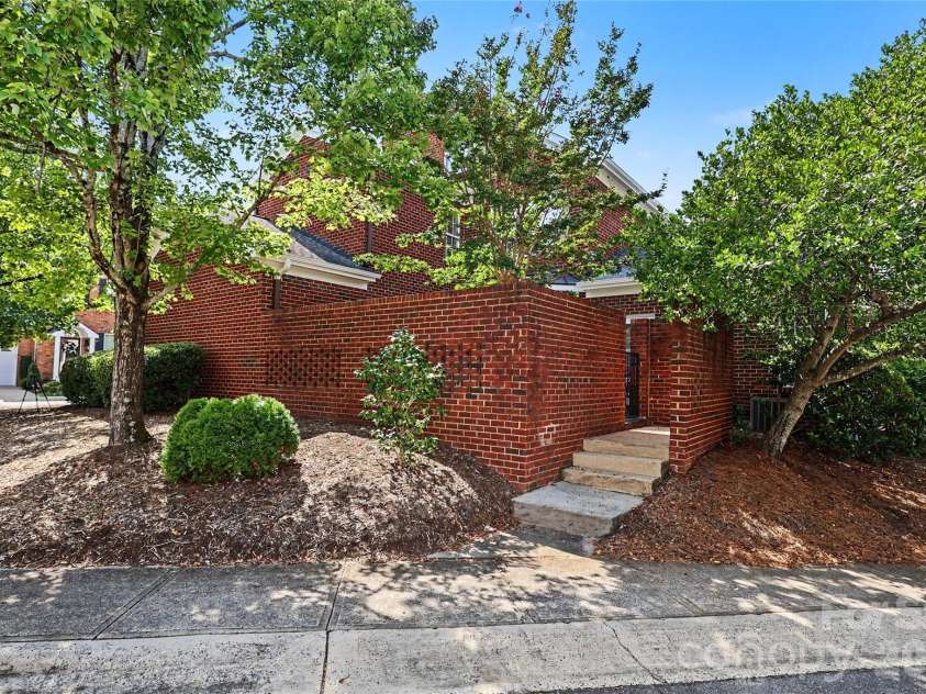 9150 Bonnie Briar Circle, Charlotte, NC 28277.  MLS# CAR4424518, YatesRealty ID 51674. 