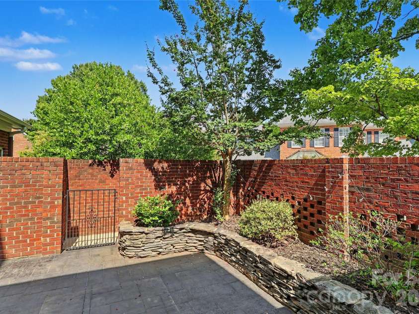 9150 Bonnie Briar Circle, Charlotte, NC 28277.  MLS# CAR4424518, YatesRealty ID 51674. 