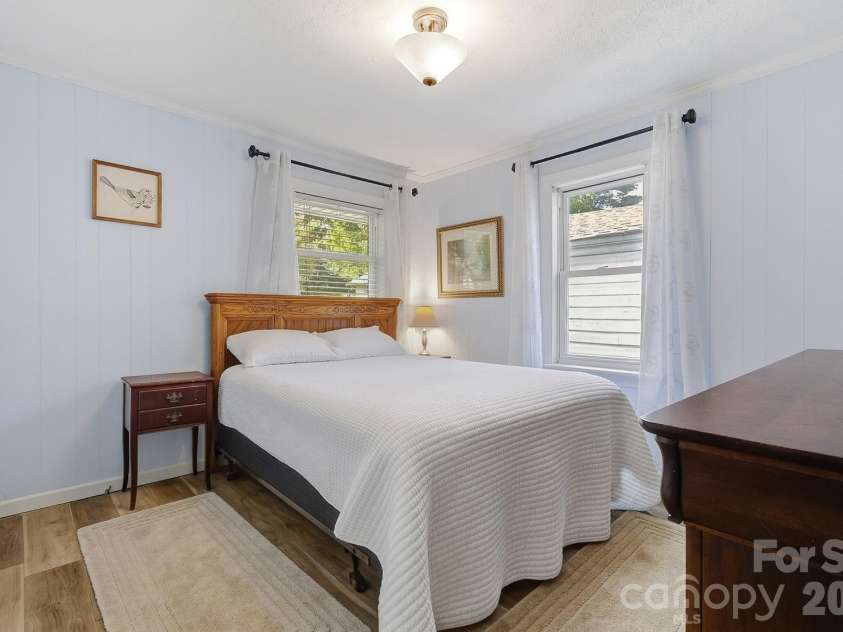 312 Jack Street, Hendersonville, NC 28792.  MLS# CAR4424351, YatesRealty ID 51677. 
