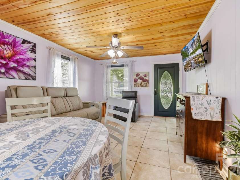 312 Jack Street, Hendersonville, NC 28792.  MLS# CAR4424351, YatesRealty ID 51677. 