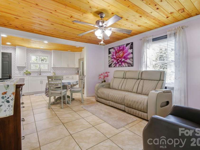 312 Jack Street, Hendersonville, NC 28792.  MLS# CAR4424351, YatesRealty ID 51677. 