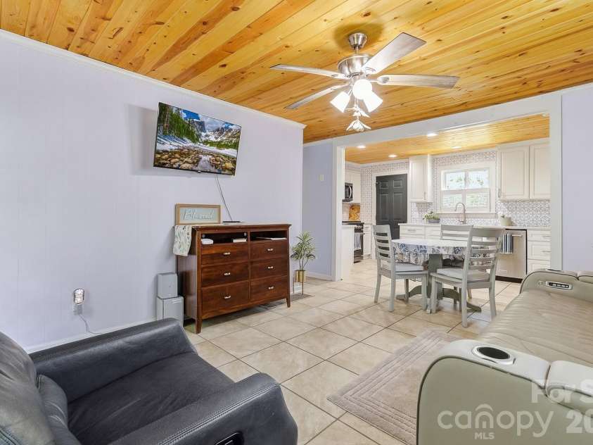 312 Jack Street, Hendersonville, NC 28792.  MLS# CAR4424351, YatesRealty ID 51677. 