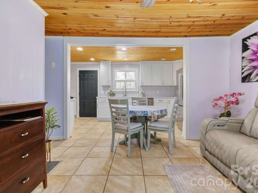 312 Jack Street, Hendersonville, NC 28792.  MLS# CAR4424351, YatesRealty ID 51677. 