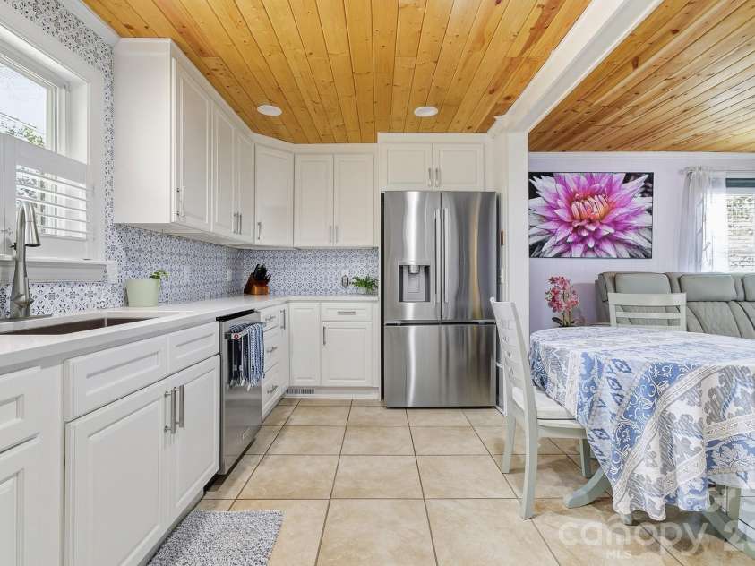 312 Jack Street, Hendersonville, NC 28792.  MLS# CAR4424351, YatesRealty ID 51677. 