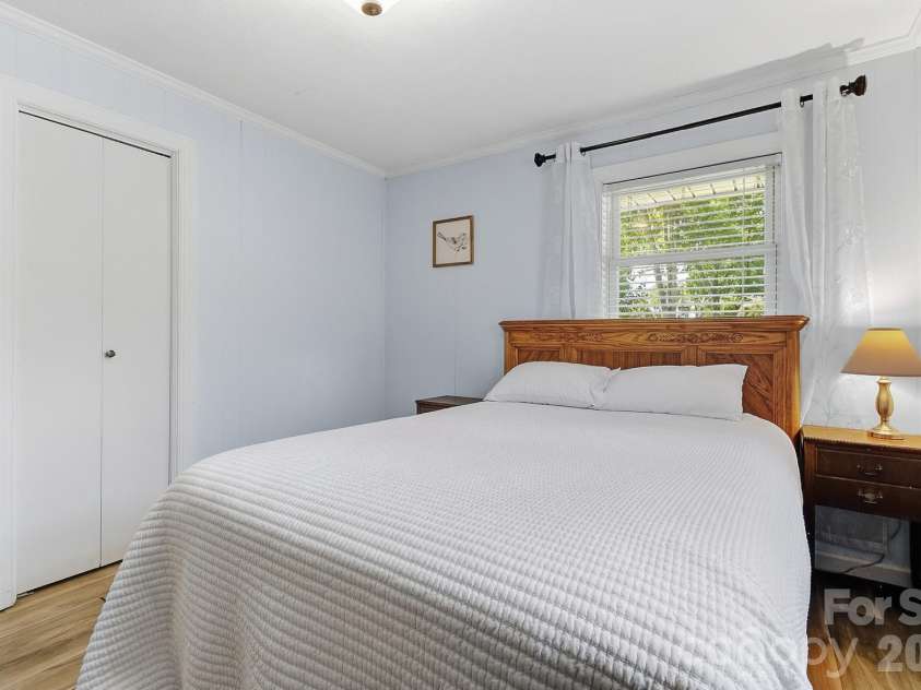 312 Jack Street, Hendersonville, NC 28792.  MLS# CAR4424351, YatesRealty ID 51677. 