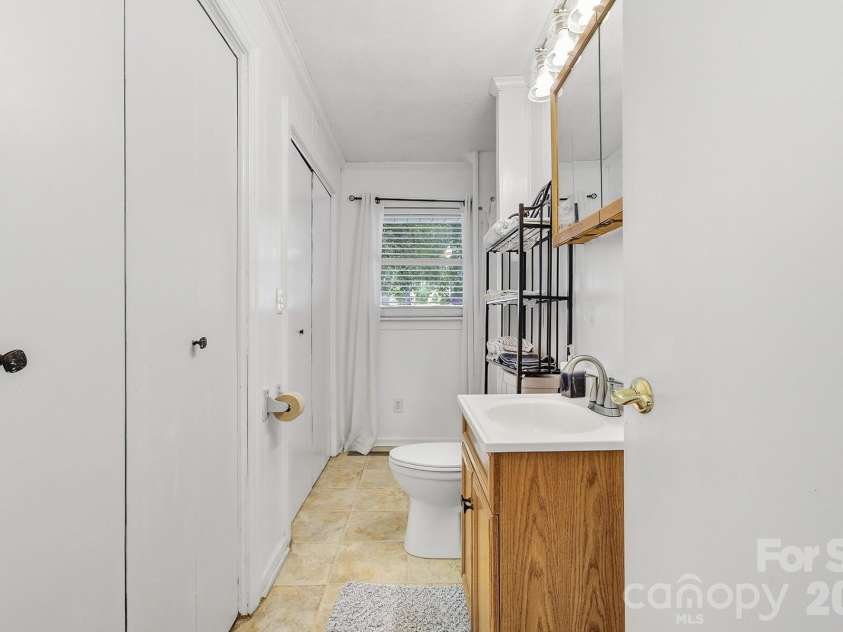312 Jack Street, Hendersonville, NC 28792.  MLS# CAR4424351, YatesRealty ID 51677. 