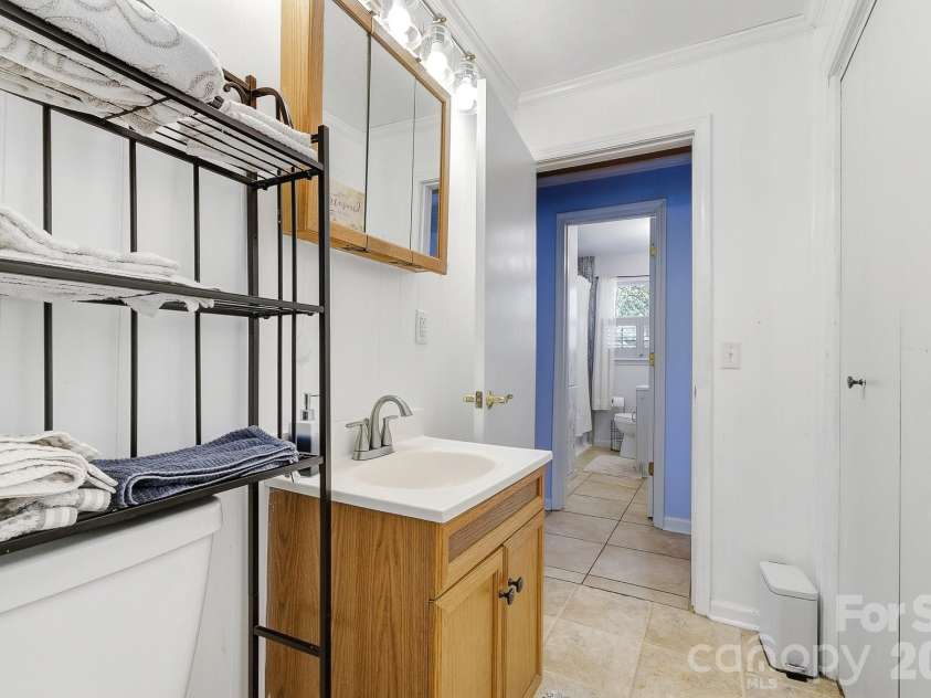 312 Jack Street, Hendersonville, NC 28792.  MLS# CAR4424351, YatesRealty ID 51677. 