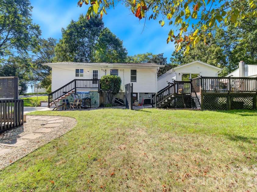 312 Jack Street, Hendersonville, NC 28792.  MLS# CAR4424351, YatesRealty ID 51677. 