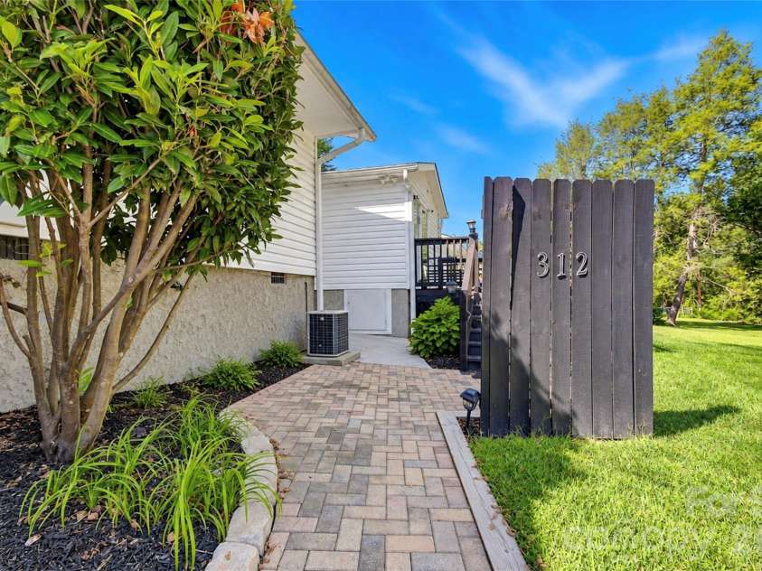 312 Jack Street, Hendersonville, NC 28792.  MLS# CAR4424351, YatesRealty ID 51677. 