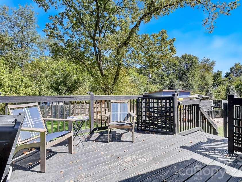 312 Jack Street, Hendersonville, NC 28792.  MLS# CAR4424351, YatesRealty ID 51677. 