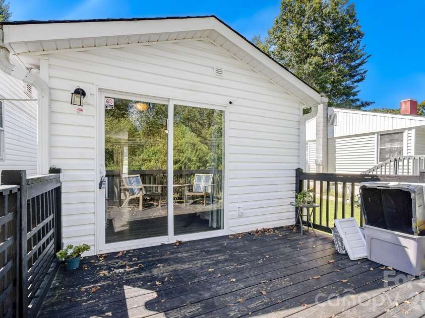 312 Jack Street, Hendersonville, NC 28792.  MLS# CAR4424351, YatesRealty ID 51677. 