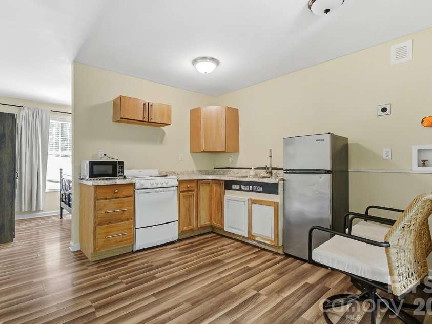 312 Jack Street, Hendersonville, NC 28792.  MLS# CAR4424351, YatesRealty ID 51677. 