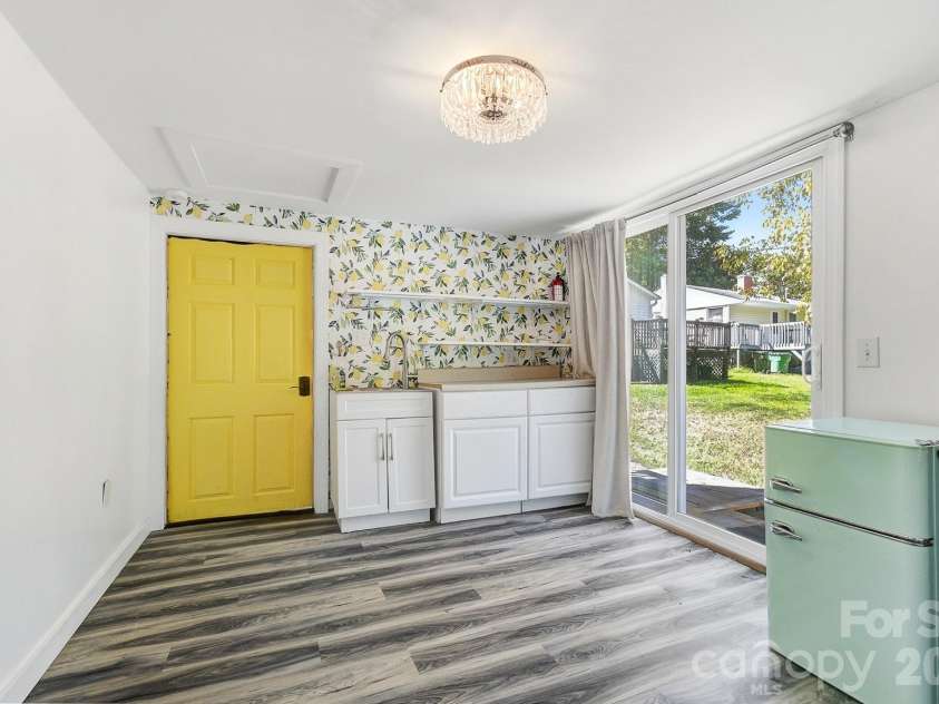 312 Jack Street, Hendersonville, NC 28792.  MLS# CAR4424351, YatesRealty ID 51677. 