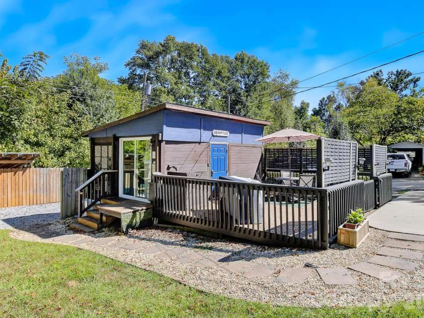 312 Jack Street, Hendersonville, NC 28792.  MLS# CAR4424351, YatesRealty ID 51677. 