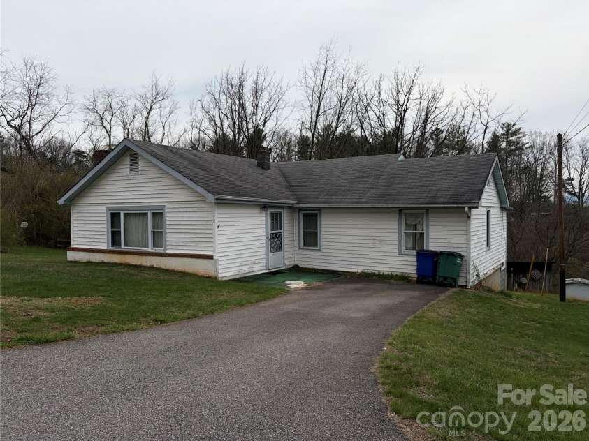 72 Alexander Road, Weaverville, NC 28787.  MLS# CAR4359691, YatesRealty ID 5168. 