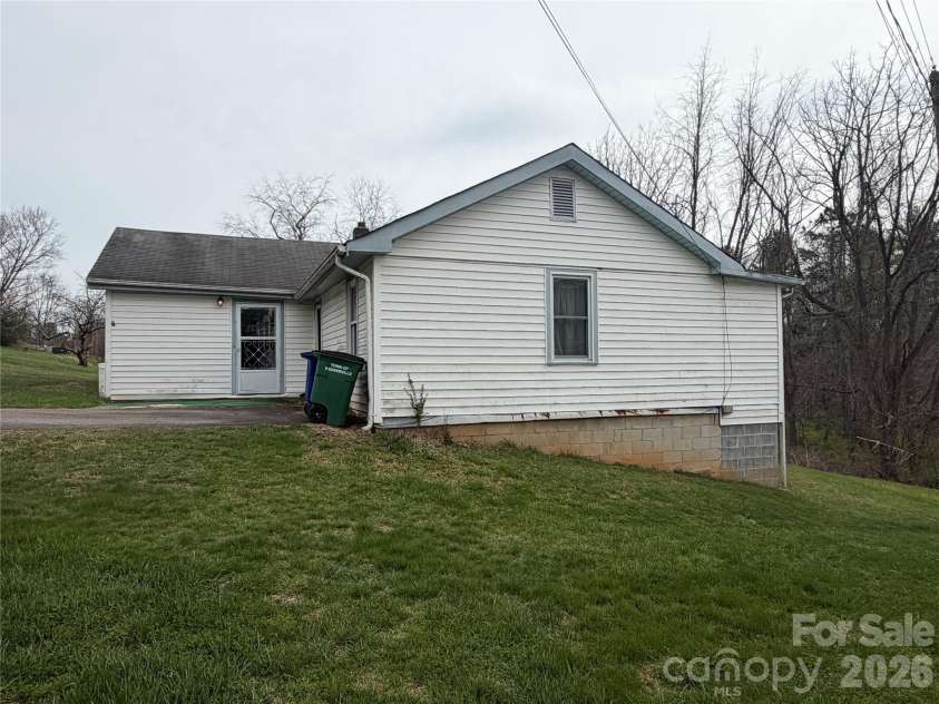 72 Alexander Road, Weaverville, NC 28787.  MLS# CAR4359691, YatesRealty ID 5168. 