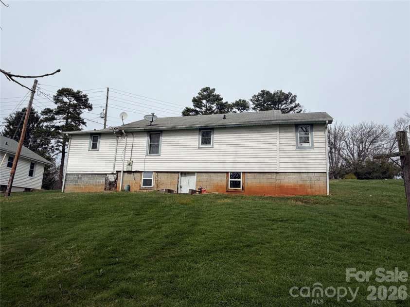 72 Alexander Road, Weaverville, NC 28787.  MLS# CAR4359691, YatesRealty ID 5168. 