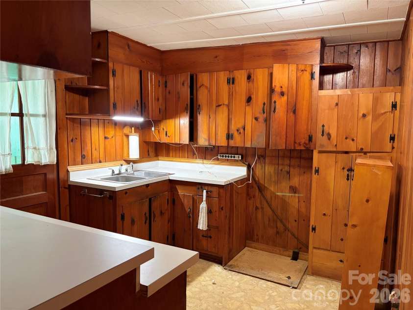 72 Alexander Road, Weaverville, NC 28787.  MLS# CAR4359691, YatesRealty ID 5168. 