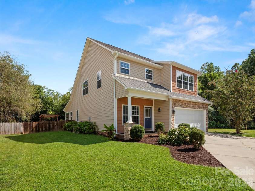 16 Stonebury Drive, Arden, NC 28704.  MLS# CAR4425932, YatesRealty ID 51681. 