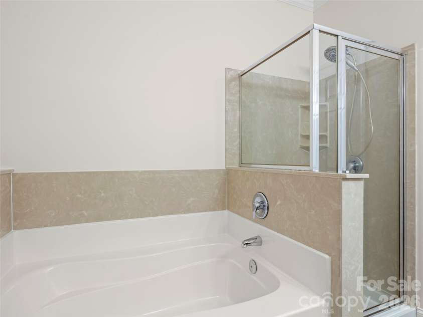 16 Stonebury Drive, Arden, NC 28704.  MLS# CAR4425932, YatesRealty ID 51681. Primary Bath