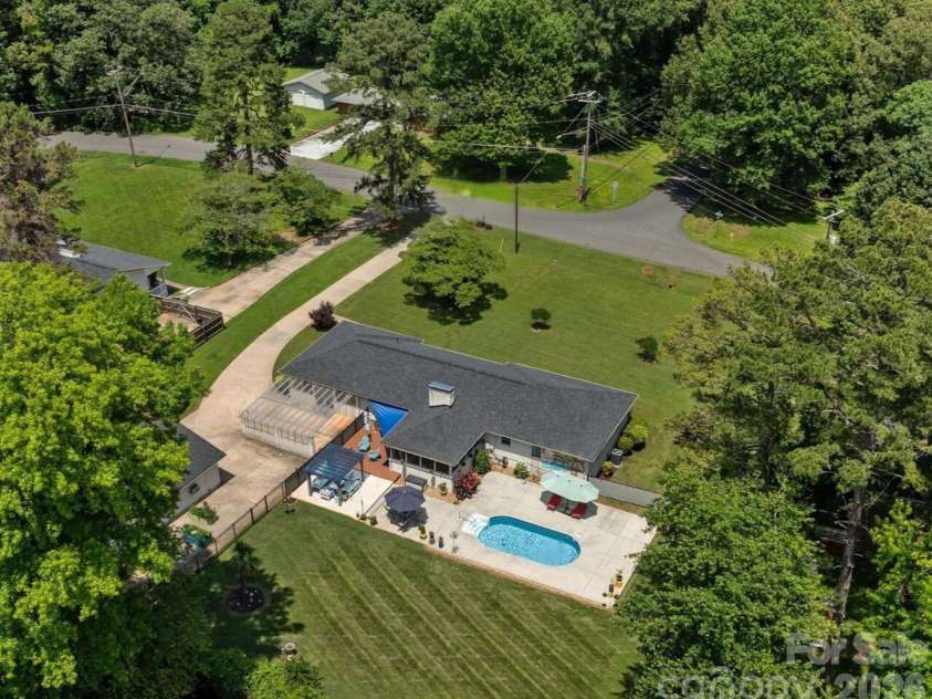 7701 Shady Lane, Charlotte, NC 28215.  MLS# CAR4416535, YatesRealty ID 51683. 