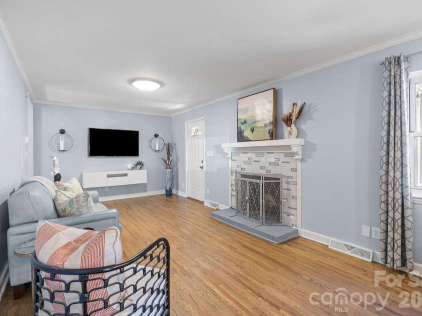 7701 Shady Lane, Charlotte, NC 28215.  MLS# CAR4416535, YatesRealty ID 51683. 