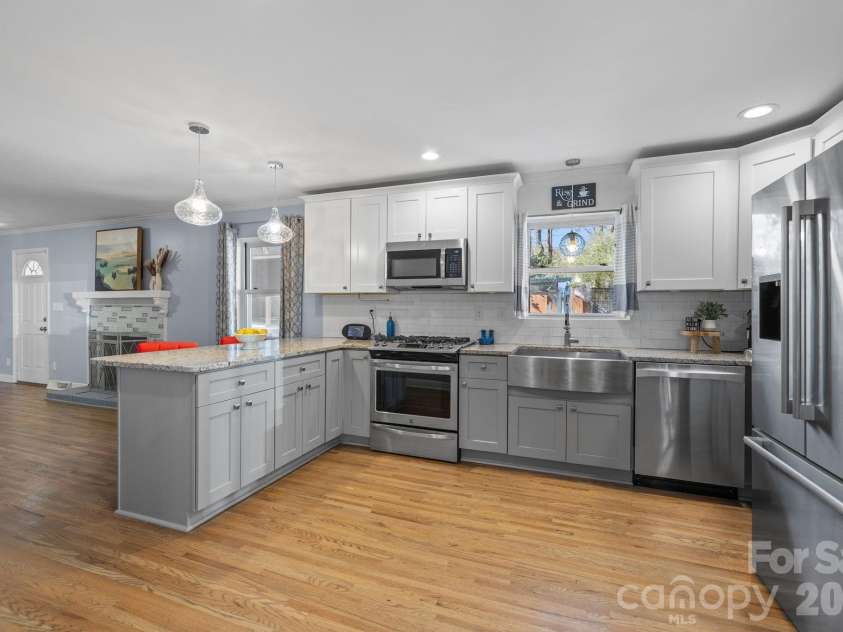 7701 Shady Lane, Charlotte, NC 28215.  MLS# CAR4416535, YatesRealty ID 51683. 