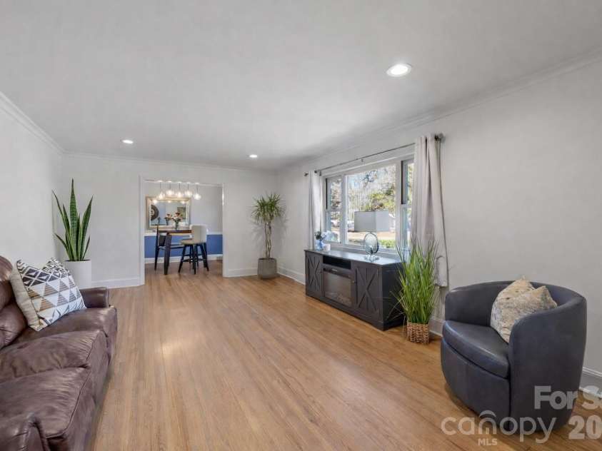 7701 Shady Lane, Charlotte, NC 28215.  MLS# CAR4416535, YatesRealty ID 51683. 