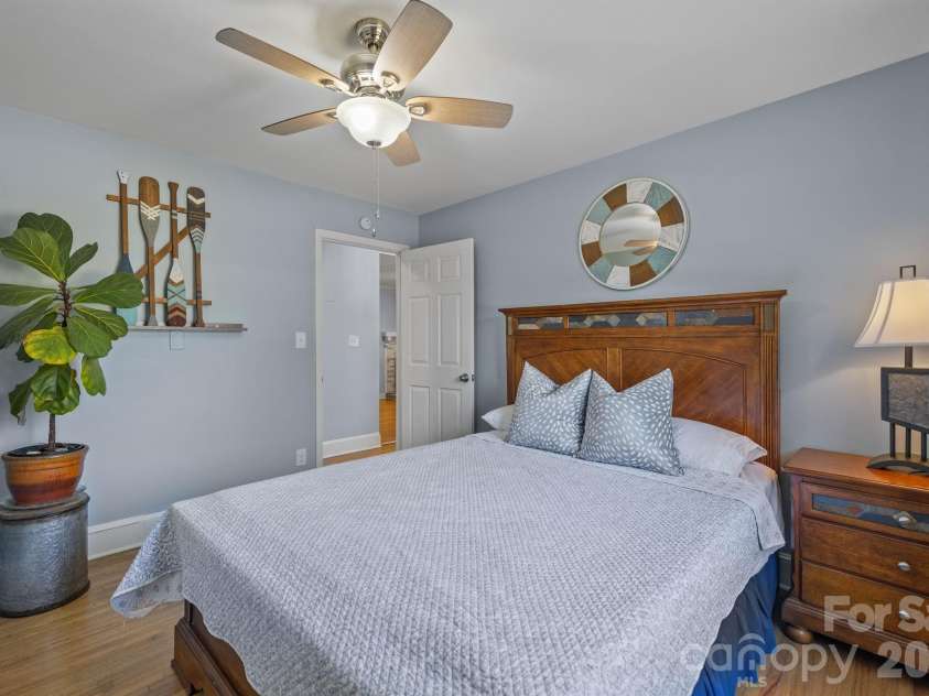 7701 Shady Lane, Charlotte, NC 28215.  MLS# CAR4416535, YatesRealty ID 51683. 