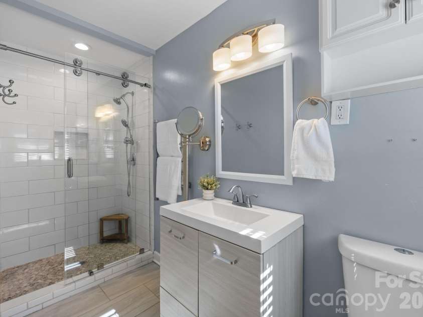 7701 Shady Lane, Charlotte, NC 28215.  MLS# CAR4416535, YatesRealty ID 51683. 