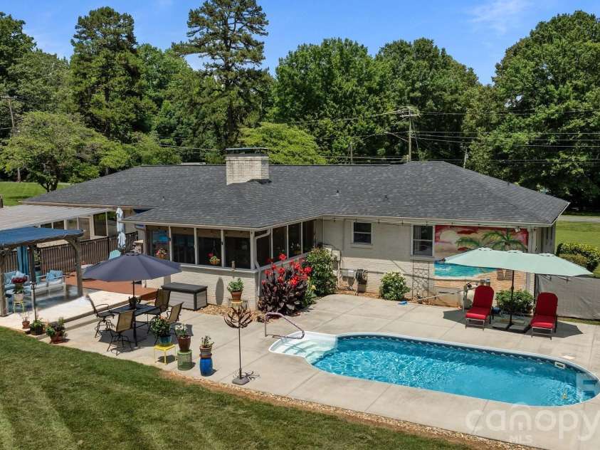 7701 Shady Lane, Charlotte, NC 28215.  MLS# CAR4416535, YatesRealty ID 51683. 