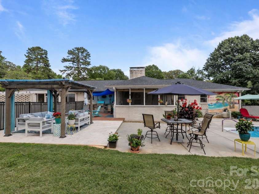 7701 Shady Lane, Charlotte, NC 28215.  MLS# CAR4416535, YatesRealty ID 51683. 