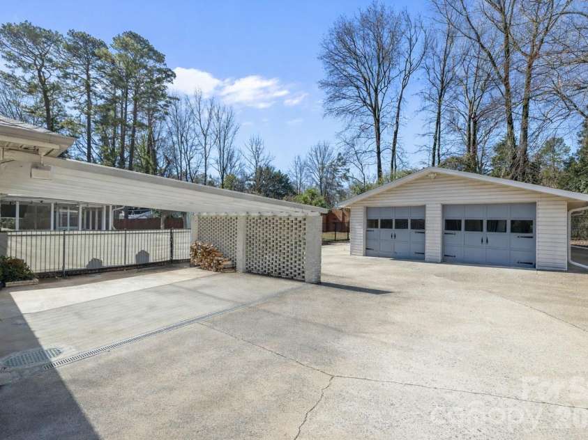 7701 Shady Lane, Charlotte, NC 28215.  MLS# CAR4416535, YatesRealty ID 51683. 